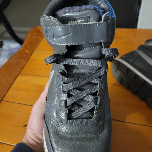 Nike Snow Waffle Grey Patent w/Sherpa Women's Sneaker Boot Size 10 - Picture 7 of 11